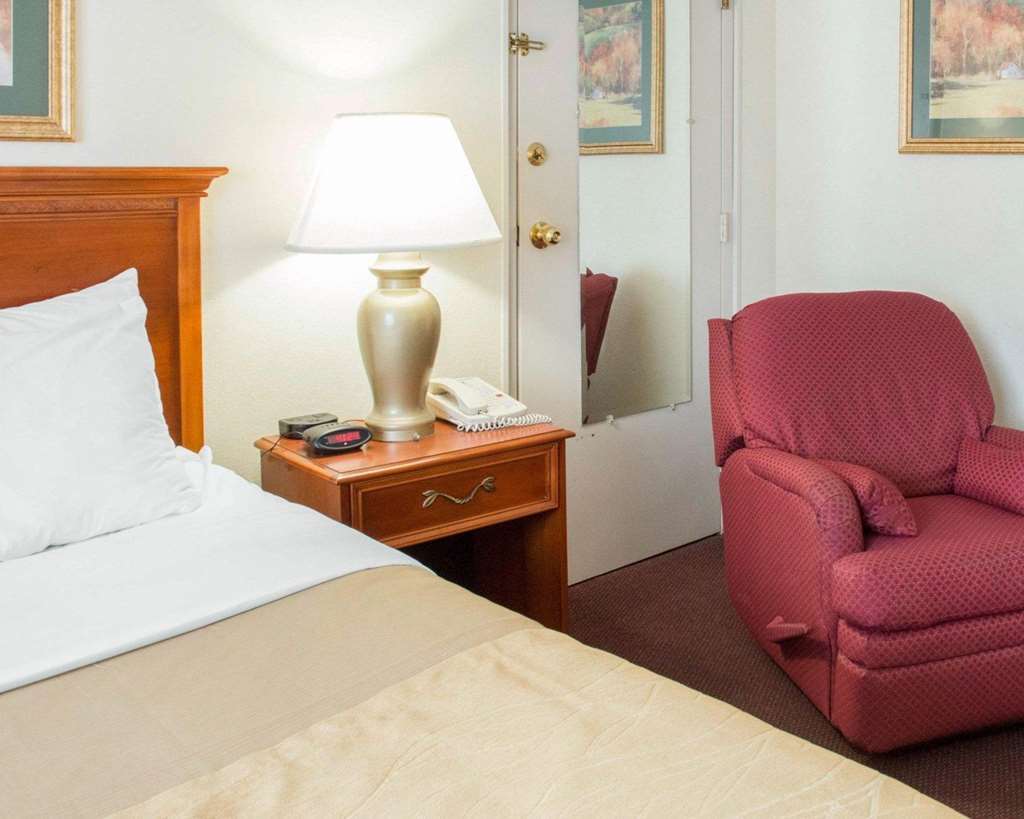 Quality Inn & Suites New Castle Habitación foto